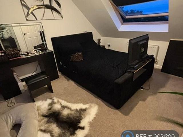 Flat for rent in Littleham, Budlake
