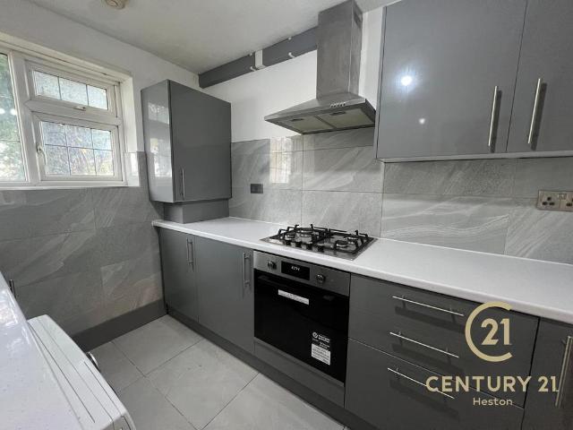 Flat for rent in London Borough of Hounslow, Heston