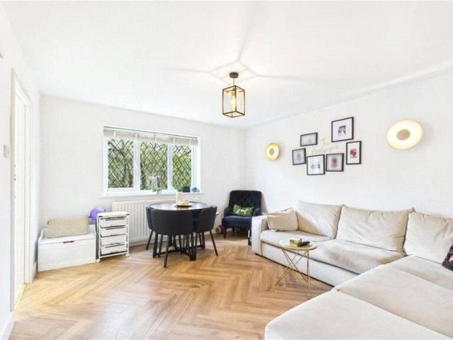House for rent in West End, Heol-las