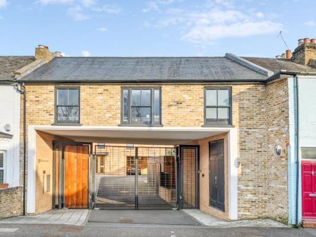 Flat for rent in Kew, Greater London
