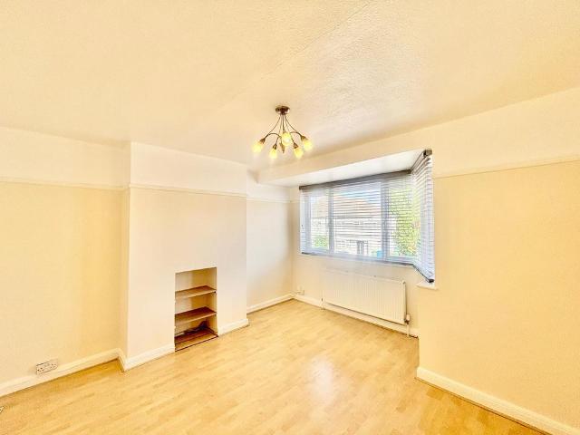 Flat for rent in Wealdstone, Greater London