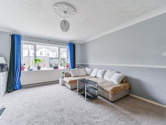 Apartment for rent in London Borough of Croydon, Addiscombe