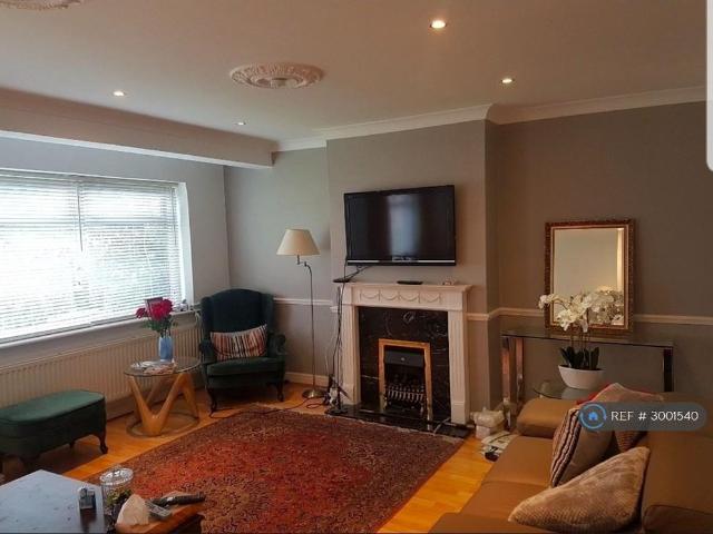 House for rent in London Borough of Ealing, Greater London