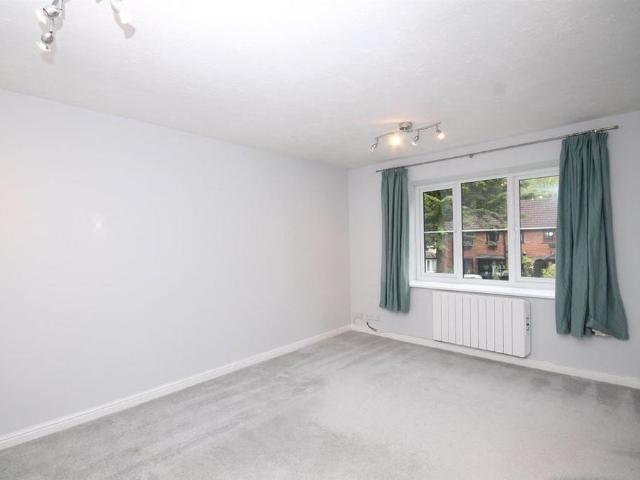 House for rent in Pachesham Park, Surrey
