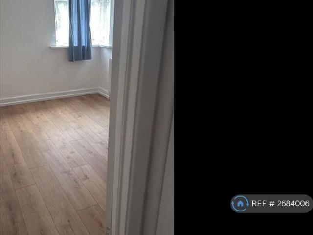 Flat for rent in Lane, Greater London