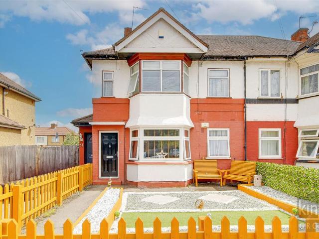 Flat for rent in Ponders End, Greater London