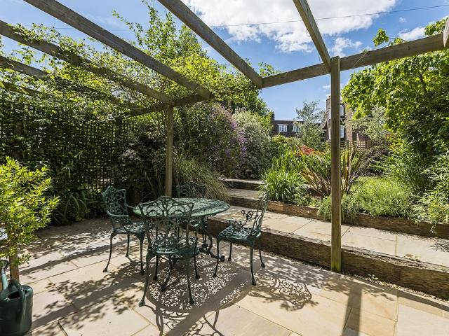 Flat for rent in St Margarets, Greater London