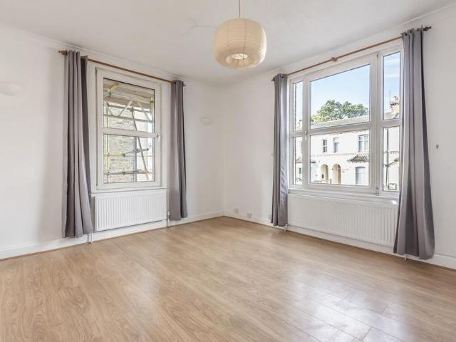House for rent in Chatterton Village, Greater London