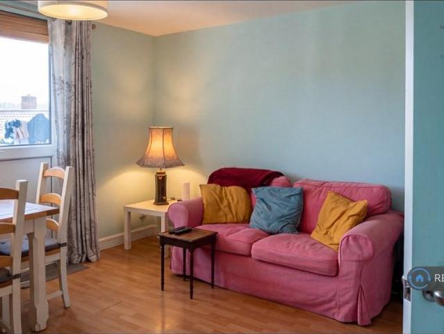 Flat for rent in London Borough of Croydon, Greater London