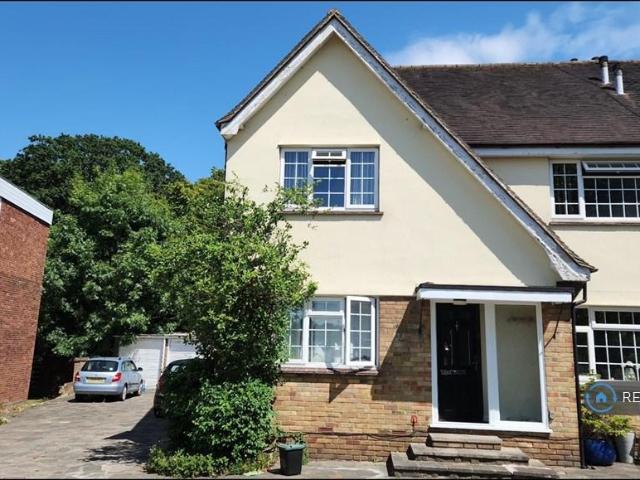 Flat for rent in Thundersley, Essex