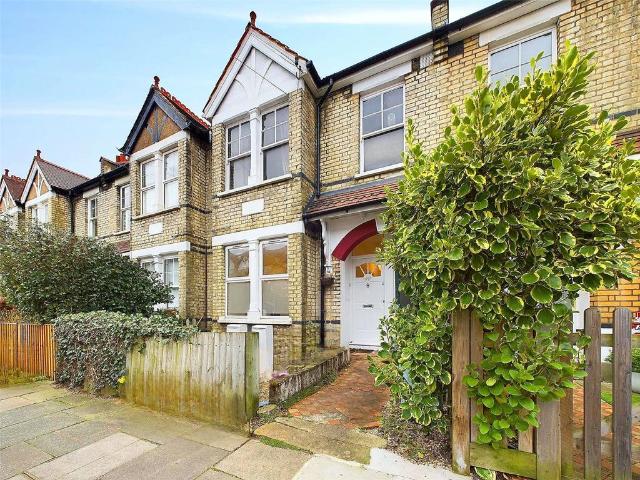 Flat for rent in St Margarets, Greater London