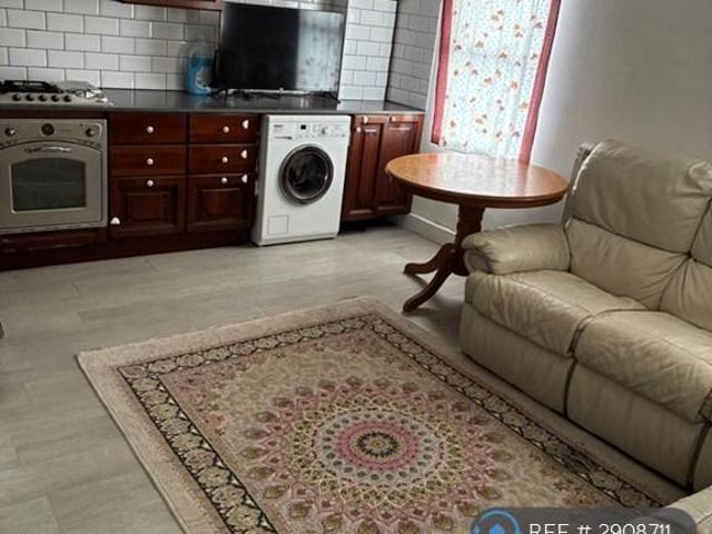 Flat for rent in London Borough of Croydon, Greater London