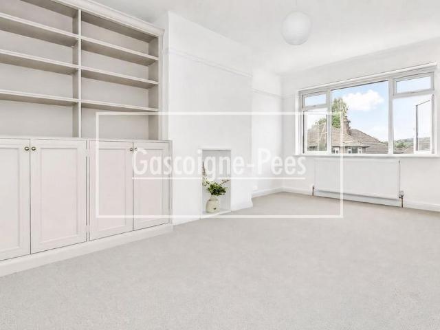 House for rent in Pachesham Park, Surrey