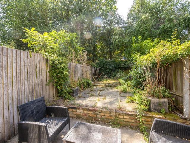 Flat for rent in Southfields, Greater London