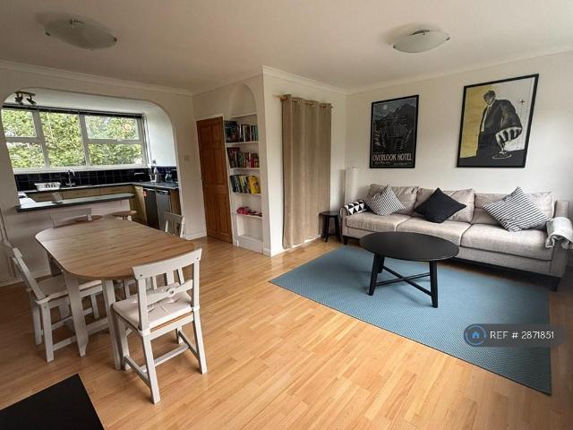 Flat for rent in Hampton Hill, Greater London