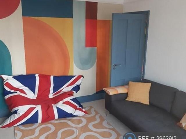 House for rent in London Borough of Ealing, Hanwell