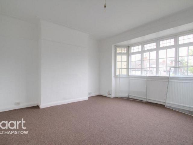 Flat for rent in Hale End, Greater London