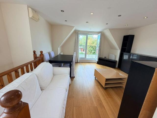 House for rent in London Borough of Ealing, Greater London