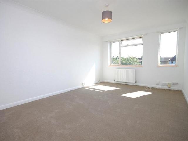 House for rent in Pachesham Park, Surrey