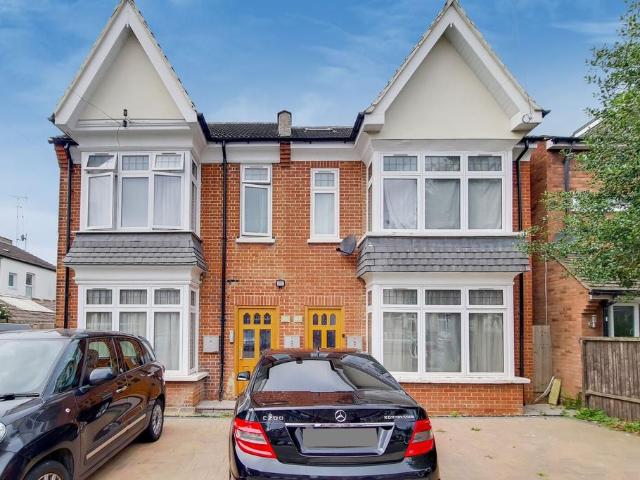 Flat for rent in Wealdstone, Greater London