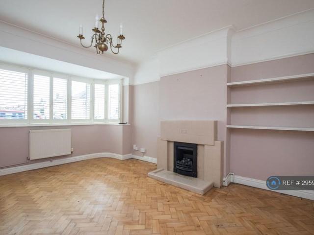 Flat for rent in St Margarets, Greater London