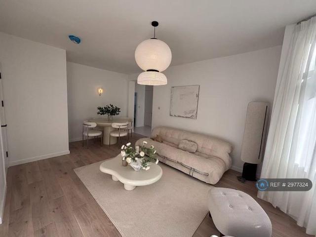 House for rent in London Borough of Ealing, Greater London