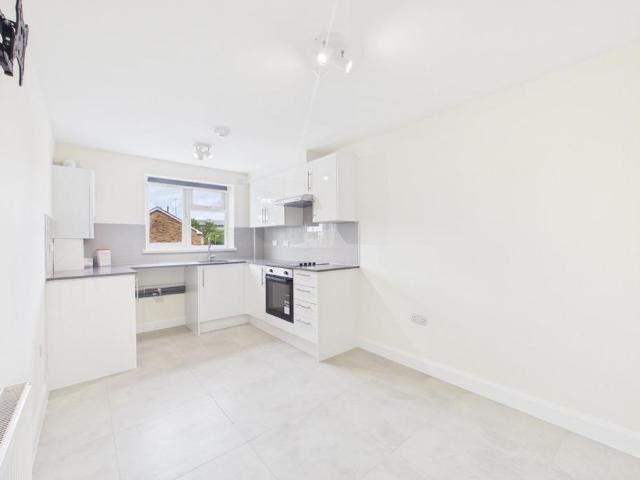 Flat for rent in Heol-las, Surrey