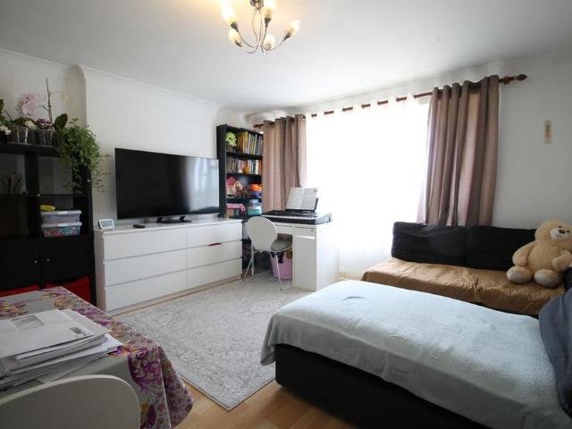 House for rent in London Borough of Ealing, Greater London