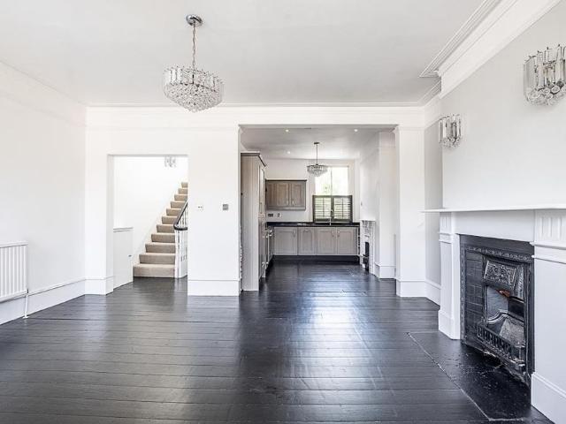 House for rent in North Kensington, Greater London