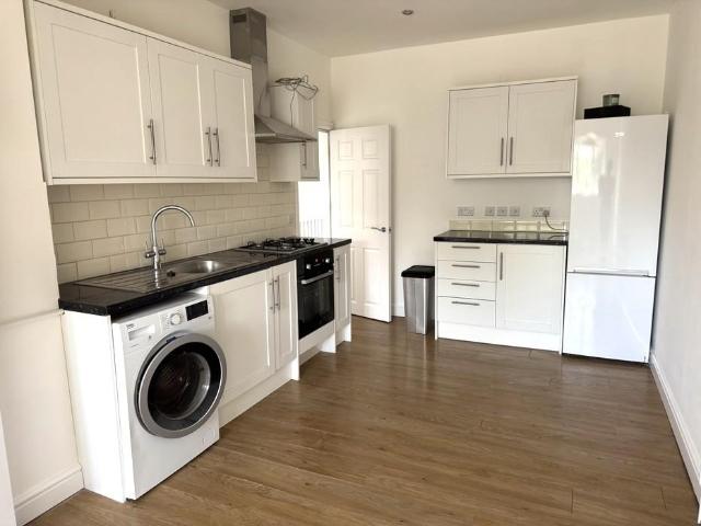Flat for rent in Horsell, Woking