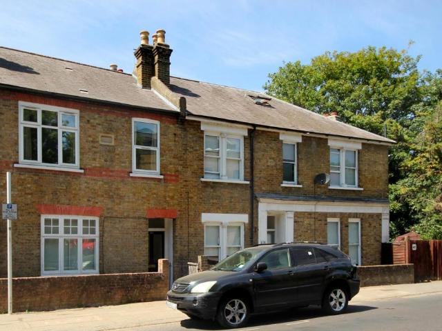 Flat for rent in St Margarets, Greater London