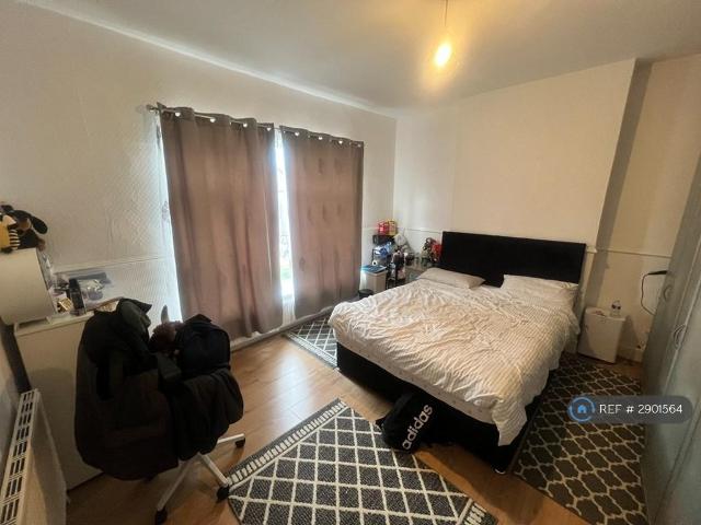 Flat for rent in South Harrow, Greater London