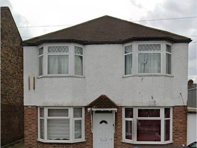 Flat for rent in Upper Edmonton, Greater London