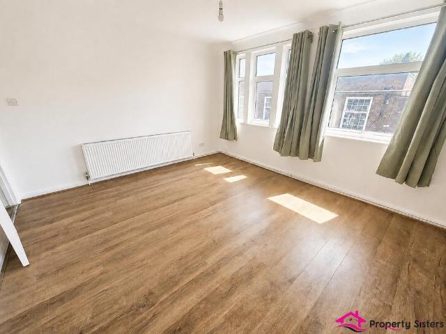 Flat for rent in Mill Hill, Greater London