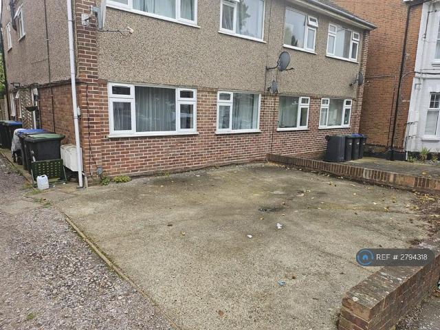 Flat for rent in Winchmore Hill, Edmonton