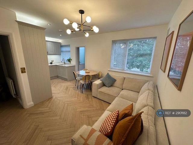House for rent in London Borough of Ealing, Greater London