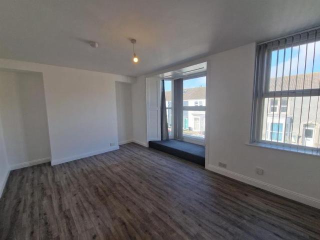 House for rent in Nangreaves, Wales