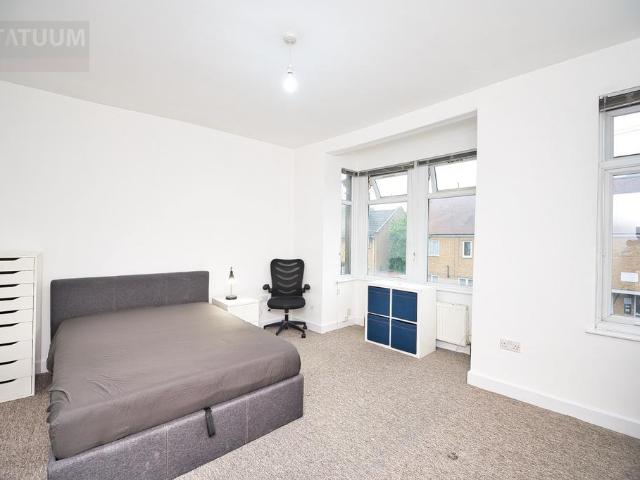 Flat for rent in Upton Park, Greater London