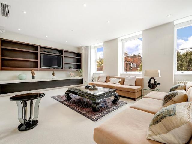 Flat for rent in Hans Town, Greater London