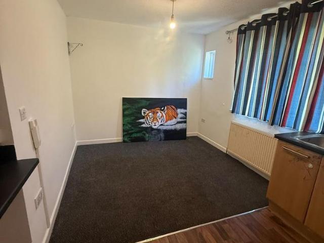 House for rent in Whitton, Greater London