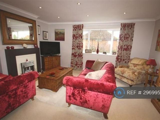 House for rent in Lower Halliford, Surrey