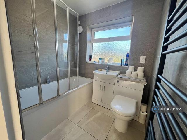 Flat for rent in Four Oaks, West Midlands