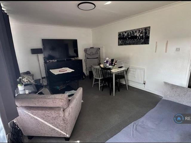 House for rent in Lower Halliford, Surrey