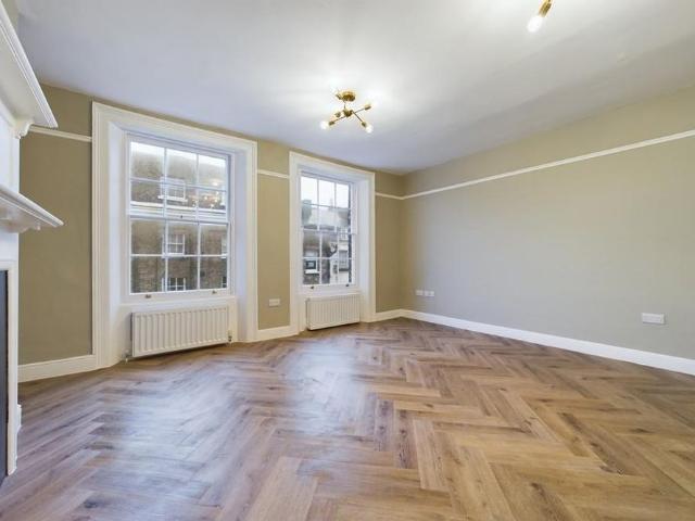 Room for rent in Clarendon, Ash