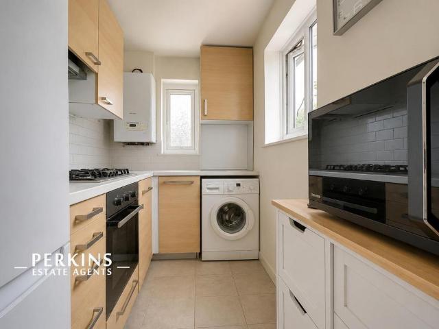 Flat for rent in London Borough of Ealing, Greenford