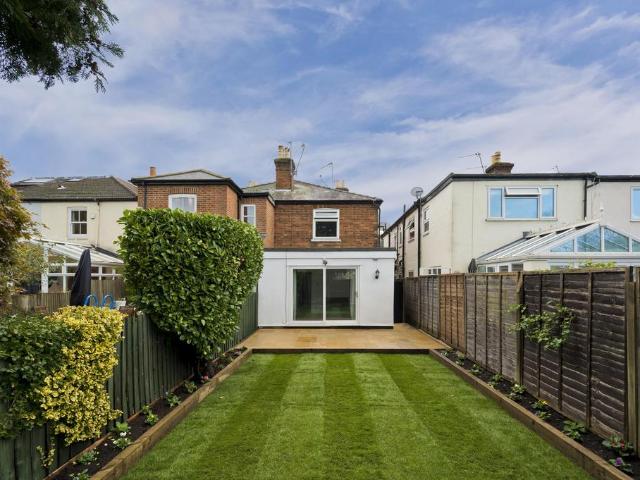 Flat for rent in Blackhills, Surrey