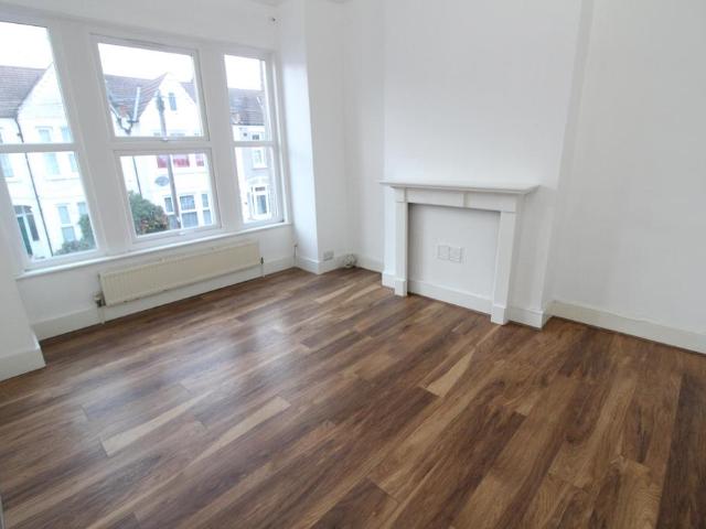 Flat for rent in London Borough of Merton, Mitcham