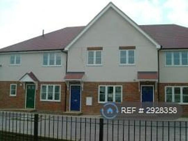 Flat for rent in Kenton, Greater London
