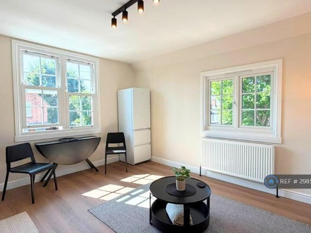 House for rent in Furzedown, Greater London