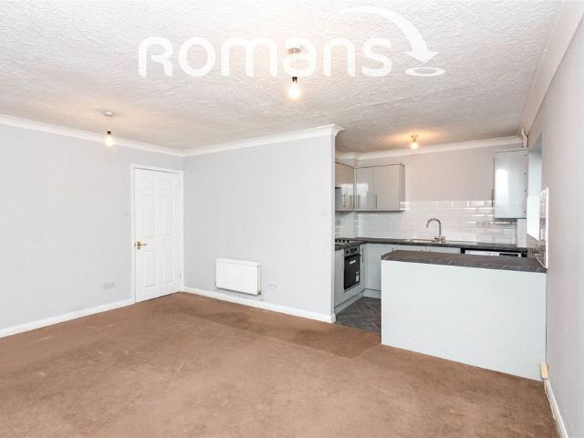 House for rent in Heol-las, Surrey